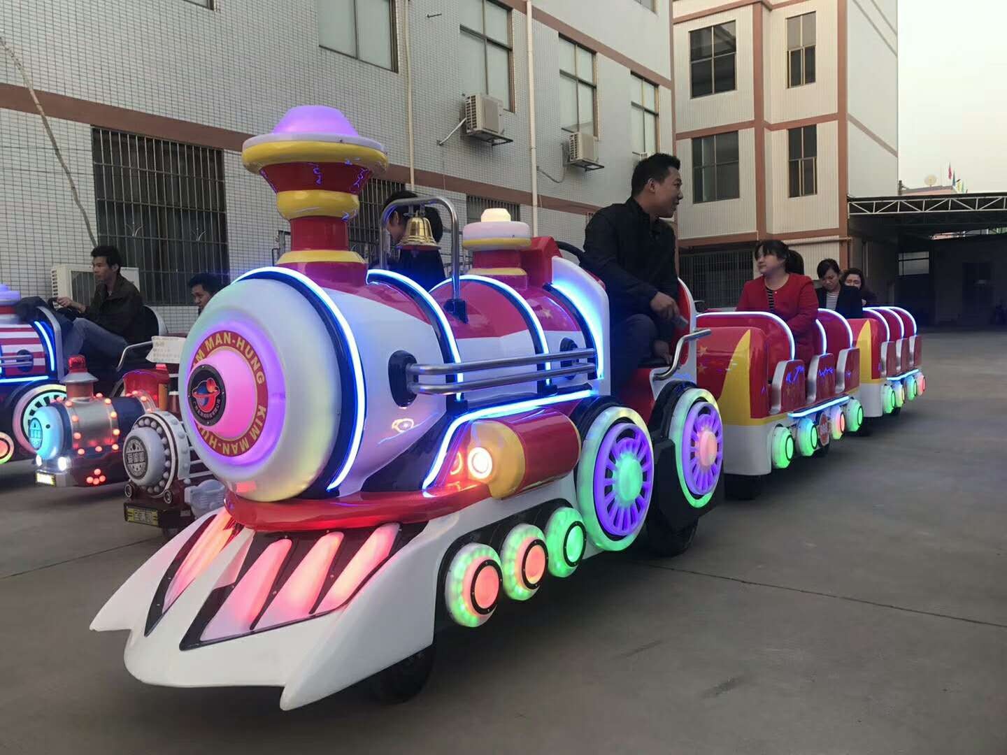 板桥镇商场小火车